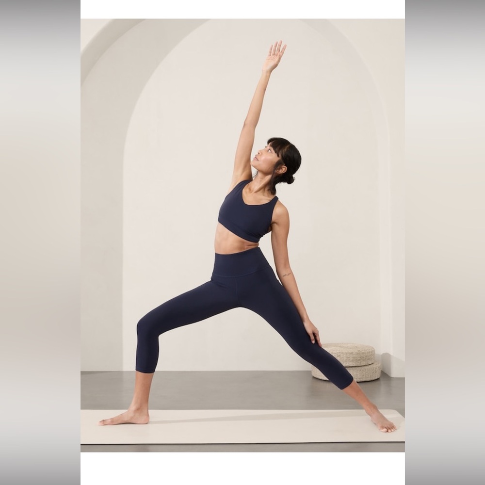 NWT-Athleta Navy Salutation Stash Capri, Large